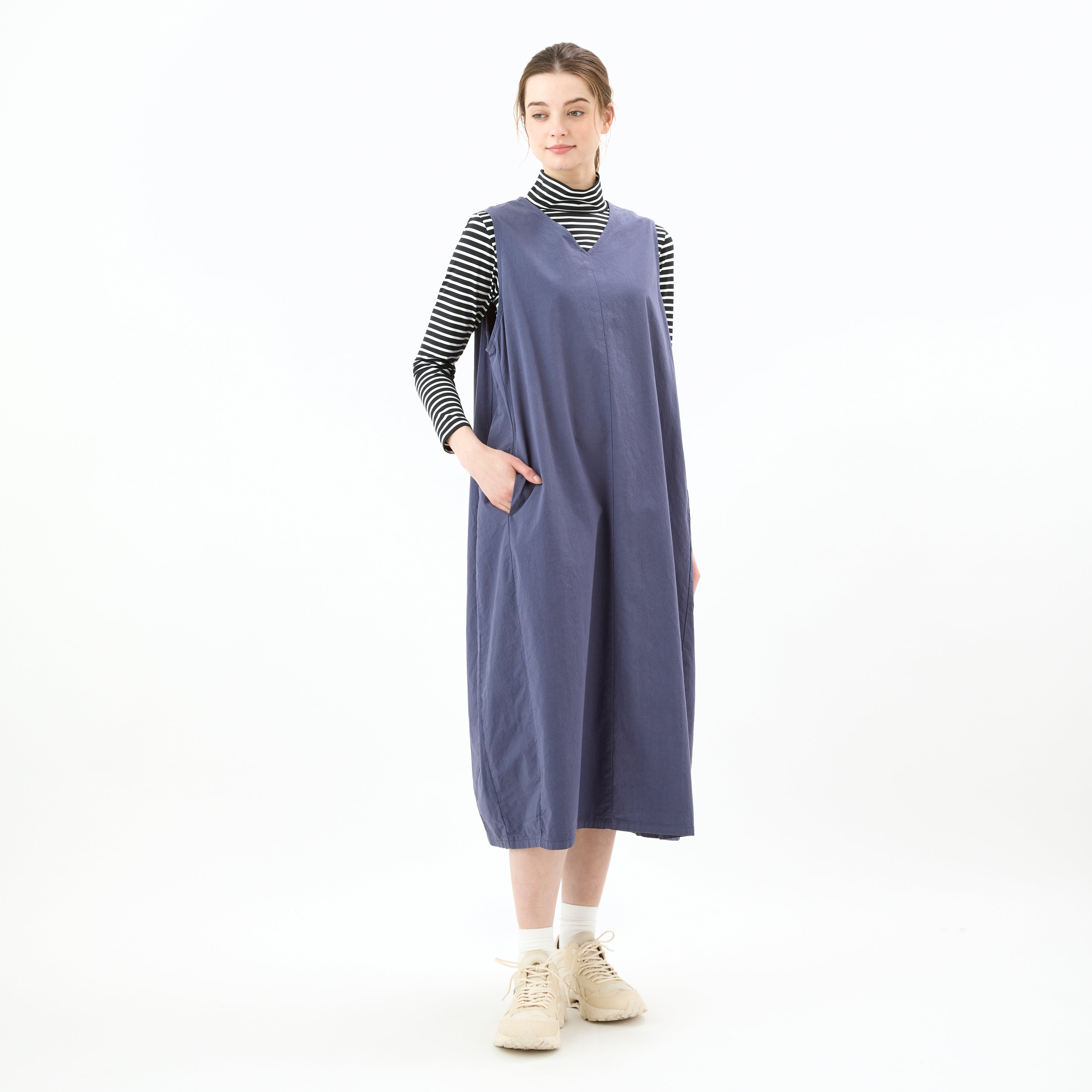 Women's Garment Dye Poplin V-Neck Dress