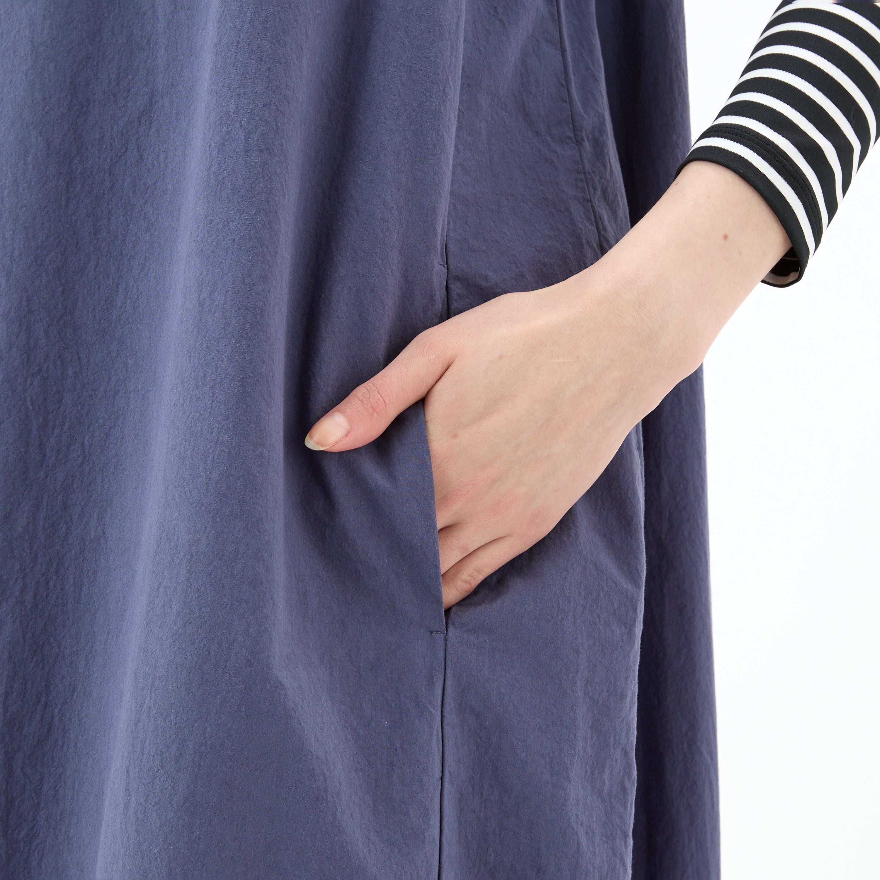 Women's Garment Dye Poplin V-Neck Dress